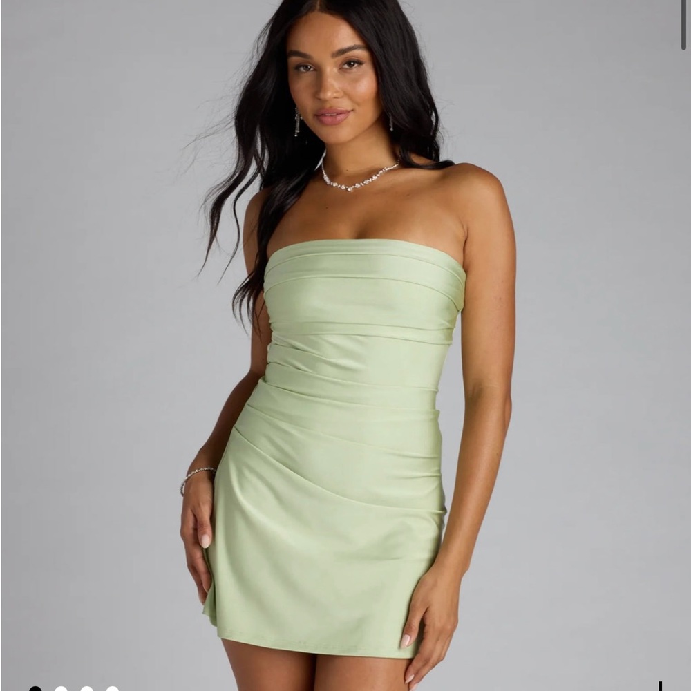 NWT Never worn. Elegant Strapless Tie-Back Green Dress